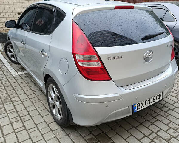 Серый Хендай i30, объемом двигателя 1.4 л и пробегом 220 тыс. км за 5999 $, фото 3 на Automoto.ua
