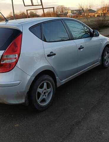 Серый Хендай i30, объемом двигателя 1.58 л и пробегом 230 тыс. км за 7600 $, фото 5 на Automoto.ua