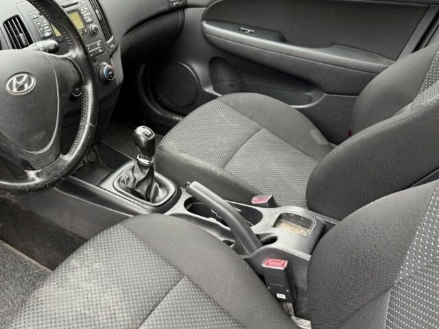 Серый Хендай i30, объемом двигателя 1.4 л и пробегом 177 тыс. км за 6100 $, фото 4 на Automoto.ua