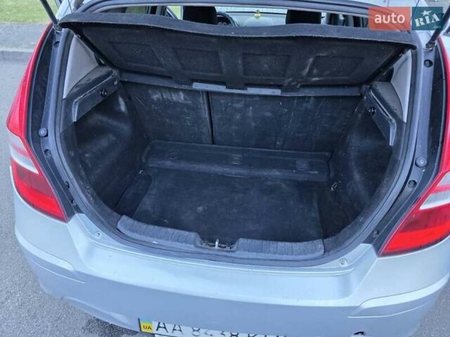 Серый Хендай i30, объемом двигателя 1.4 л и пробегом 295 тыс. км за 6200 $, фото 8 на Automoto.ua