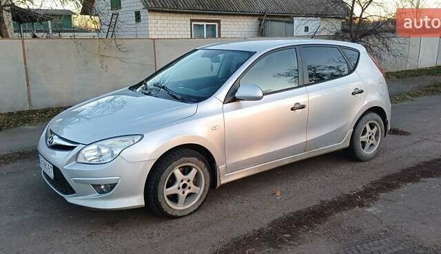 Серый Хендай i30, объемом двигателя 1.58 л и пробегом 230 тыс. км за 7600 $, фото 3 на Automoto.ua