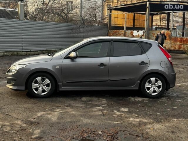 Серый Хендай i30, объемом двигателя 1.4 л и пробегом 162 тыс. км за 6490 $, фото 3 на Automoto.ua