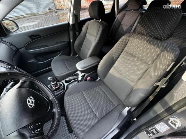 Серый Хендай i30, объемом двигателя 1.4 л и пробегом 162 тыс. км за 6490 $, фото 10 на Automoto.ua