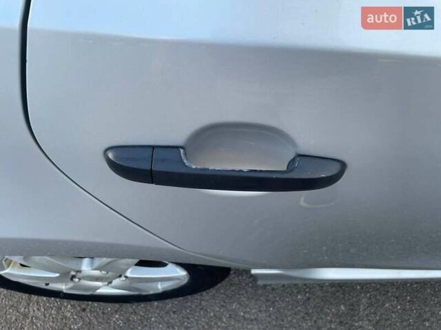 Сірий Хендай i30, об'ємом двигуна 1.4 л та пробігом 166 тис. км за 6300 $, фото 29 на Automoto.ua