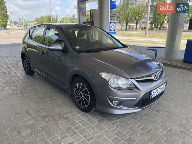 Серый Хендай i30, объемом двигателя 1.4 л и пробегом 136 тыс. км за 7200 $, фото 2 на Automoto.ua