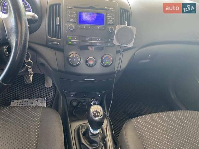 Сірий Хендай i30, об'ємом двигуна 1.4 л та пробігом 136 тис. км за 7200 $, фото 18 на Automoto.ua