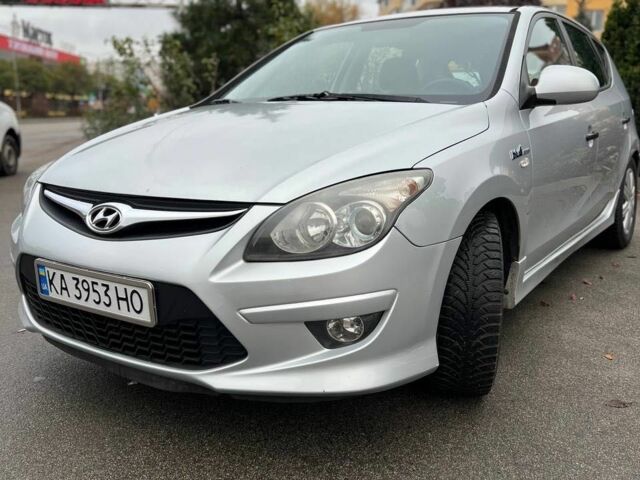 Серый Хендай i30, объемом двигателя 1.6 л и пробегом 284 тыс. км за 6200 $, фото 1 на Automoto.ua