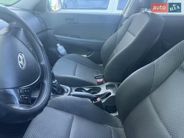 Серый Хендай i30, объемом двигателя 1.4 л и пробегом 295 тыс. км за 6200 $, фото 12 на Automoto.ua