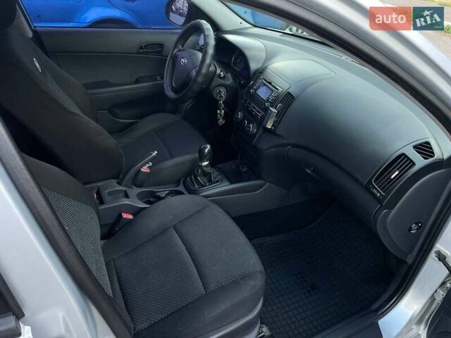 Сірий Хендай i30, об'ємом двигуна 1.4 л та пробігом 166 тис. км за 6300 $, фото 16 на Automoto.ua