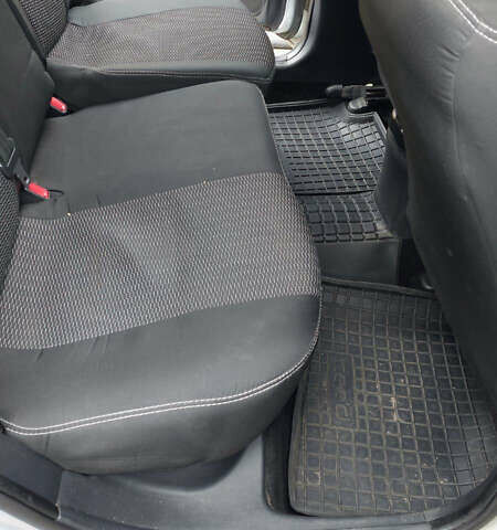 Сірий Хендай i30, об'ємом двигуна 1.58 л та пробігом 252 тис. км за 7100 $, фото 6 на Automoto.ua
