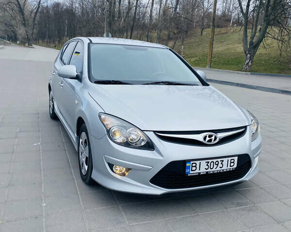 Сірий Хендай i30, об'ємом двигуна 1.58 л та пробігом 235 тис. км за 7200 $, фото 20 на Automoto.ua