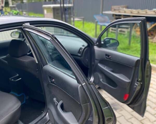 Сірий Хендай i30, об'ємом двигуна 1.4 л та пробігом 176 тис. км за 7000 $, фото 10 на Automoto.ua