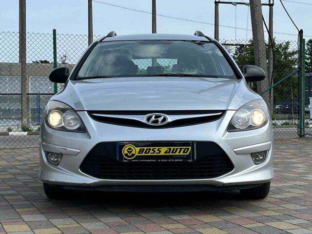 Серый Хендай i30, объемом двигателя 1.6 л и пробегом 245 тыс. км за 7500 $, фото 1 на Automoto.ua
