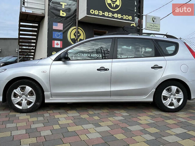 Сірий Хендай i30, об'ємом двигуна 1.58 л та пробігом 245 тис. км за 7500 $, фото 3 на Automoto.ua