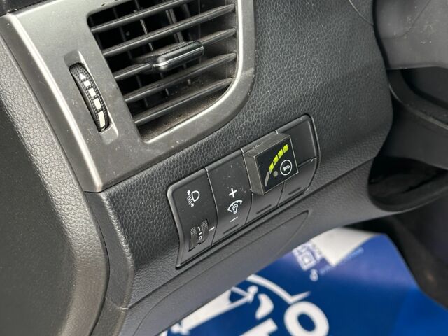 Серый Хендай i30, объемом двигателя 1.6 л и пробегом 192 тыс. км за 8400 $, фото 11 на Automoto.ua