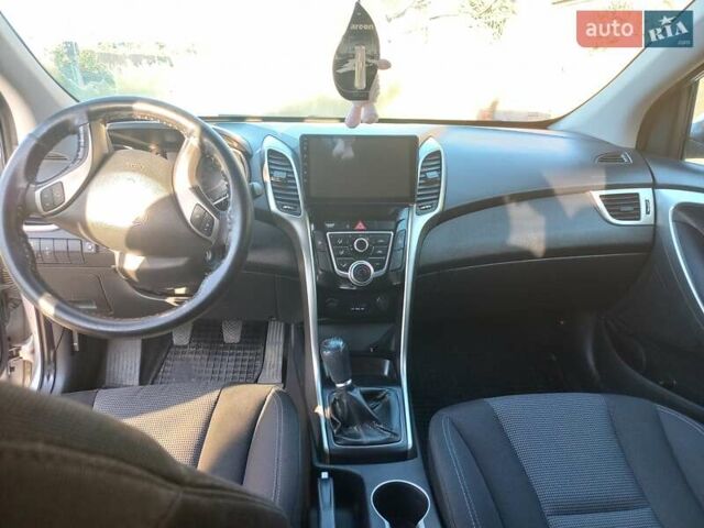 Серый Хендай i30, объемом двигателя 1.4 л и пробегом 154 тыс. км за 7400 $, фото 4 на Automoto.ua