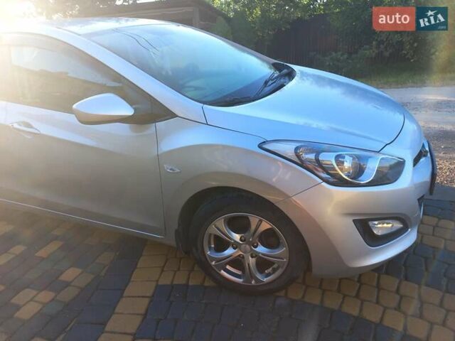 Серый Хендай i30, объемом двигателя 1.4 л и пробегом 154 тыс. км за 7400 $, фото 3 на Automoto.ua