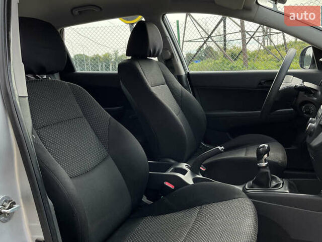 Сірий Хендай i30, об'ємом двигуна 1.58 л та пробігом 245 тис. км за 7500 $, фото 15 на Automoto.ua