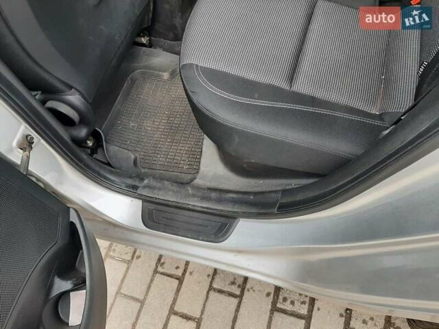 Серый Хендай i30, объемом двигателя 1.4 л и пробегом 72 тыс. км за 9500 $, фото 13 на Automoto.ua