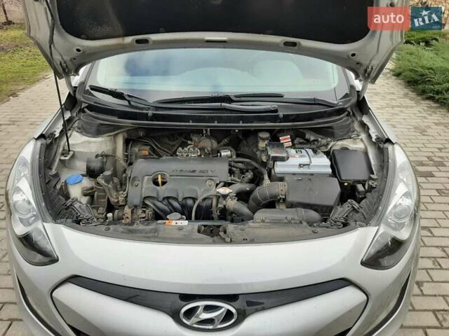 Серый Хендай i30, объемом двигателя 1.4 л и пробегом 72 тыс. км за 9500 $, фото 4 на Automoto.ua