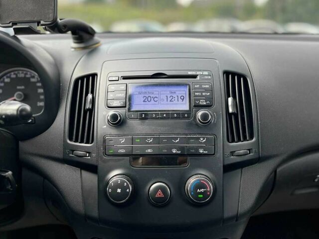 Серый Хендай i30, объемом двигателя 1.6 л и пробегом 245 тыс. км за 7500 $, фото 12 на Automoto.ua