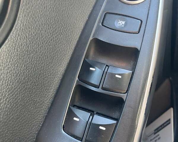 Сірий Хендай i30, об'ємом двигуна 1.59 л та пробігом 196 тис. км за 8900 $, фото 12 на Automoto.ua