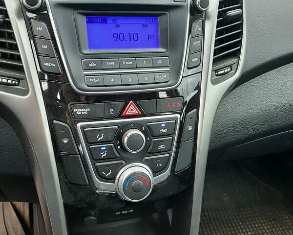 Серый Хендай i30, объемом двигателя 1.4 л и пробегом 72 тыс. км за 9500 $, фото 8 на Automoto.ua