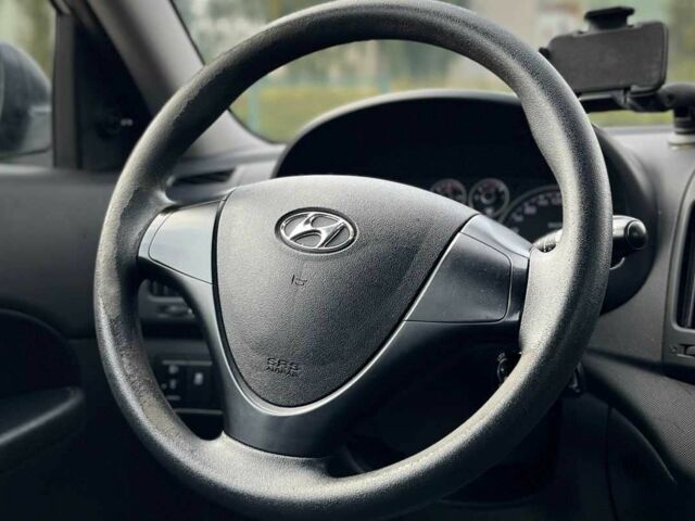 Серый Хендай i30, объемом двигателя 1.6 л и пробегом 245 тыс. км за 7500 $, фото 10 на Automoto.ua