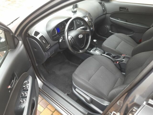 Сірий Хендай i30, об'ємом двигуна 1.6 л та пробігом 198 тис. км за 7500 $, фото 12 на Automoto.ua