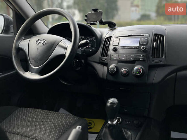 Сірий Хендай i30, об'ємом двигуна 1.58 л та пробігом 245 тис. км за 7500 $, фото 9 на Automoto.ua