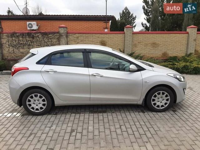 Серый Хендай i30, объемом двигателя 1.4 л и пробегом 72 тыс. км за 9500 $, фото 7 на Automoto.ua