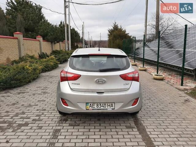 Серый Хендай i30, объемом двигателя 1.4 л и пробегом 72 тыс. км за 9500 $, фото 5 на Automoto.ua
