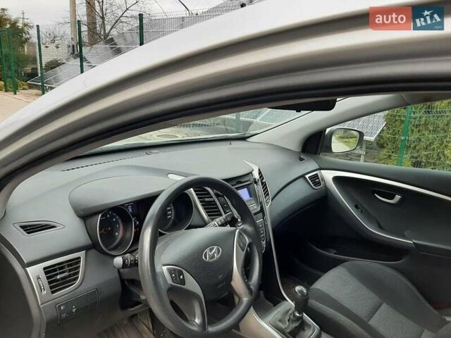 Серый Хендай i30, объемом двигателя 1.4 л и пробегом 72 тыс. км за 9500 $, фото 10 на Automoto.ua