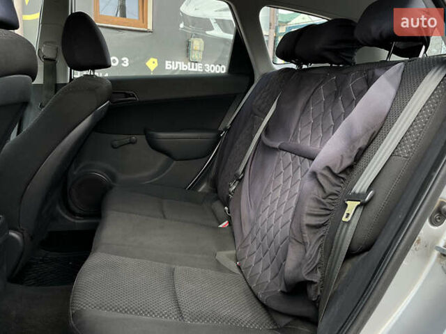 Сірий Хендай i30, об'ємом двигуна 1.58 л та пробігом 245 тис. км за 7500 $, фото 16 на Automoto.ua