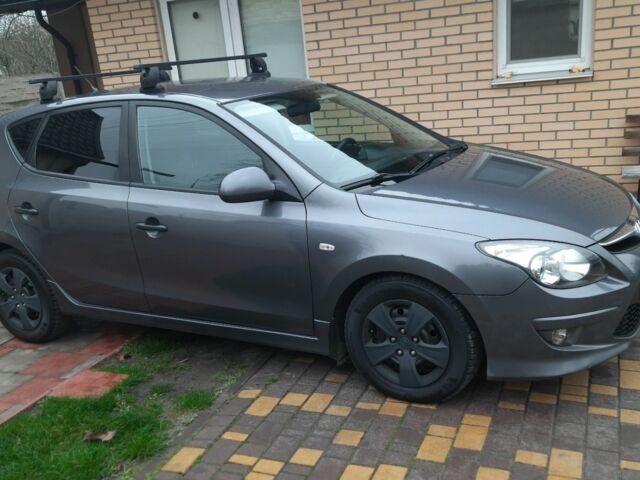 Сірий Хендай i30, об'ємом двигуна 1.6 л та пробігом 198 тис. км за 7500 $, фото 3 на Automoto.ua