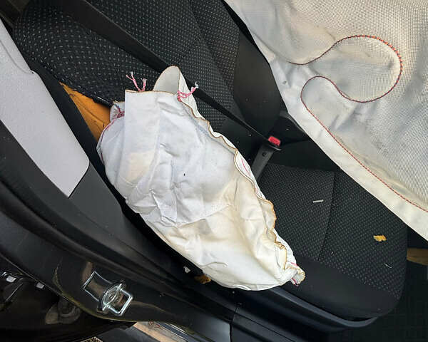 Хендай i30 2012 в Киеве на Automoto.ua Серый Хендай i30, объемом двигателя 1.58 л и пробегом 208 тыс. км за 3000 $, фото 6 на Automoto.ua