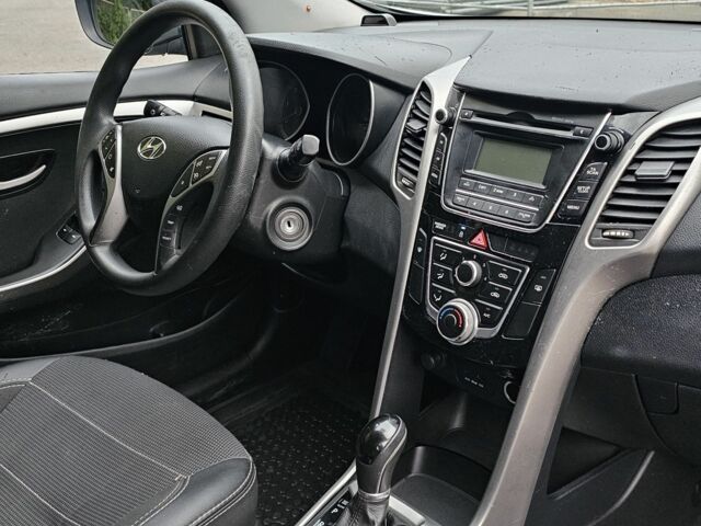Серый Хендай i30, объемом двигателя 1.6 л и пробегом 150 тыс. км за 5200 $, фото 21 на Automoto.ua