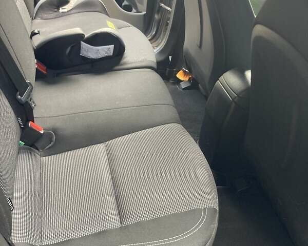 Сірий Хендай i30, об'ємом двигуна 1.59 л та пробігом 196 тис. км за 8900 $, фото 13 на Automoto.ua