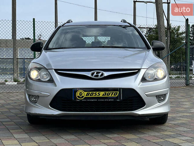 Сірий Хендай i30, об'ємом двигуна 1.58 л та пробігом 245 тис. км за 7500 $, фото 1 на Automoto.ua
