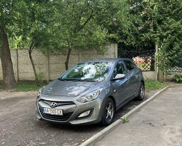 Сірий Хендай i30, об'ємом двигуна 1.59 л та пробігом 196 тис. км за 8900 $, фото 4 на Automoto.ua