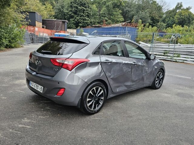 Серый Хендай i30, объемом двигателя 1.6 л и пробегом 150 тыс. км за 5200 $, фото 3 на Automoto.ua