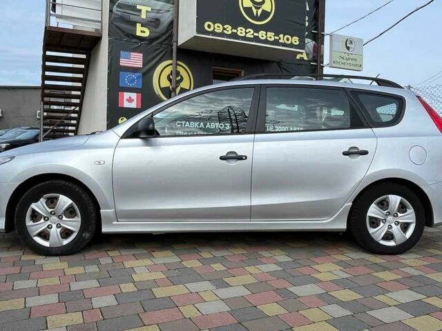 Серый Хендай i30, объемом двигателя 1.6 л и пробегом 245 тыс. км за 7500 $, фото 3 на Automoto.ua