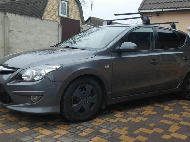 Сірий Хендай i30, об'ємом двигуна 1.6 л та пробігом 198 тис. км за 7500 $, фото 4 на Automoto.ua