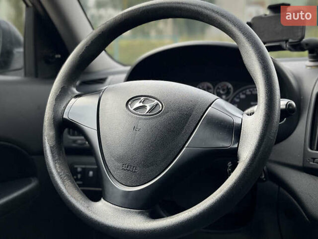 Сірий Хендай i30, об'ємом двигуна 1.58 л та пробігом 245 тис. км за 7500 $, фото 10 на Automoto.ua