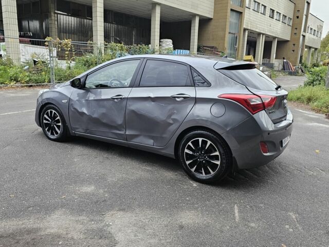Серый Хендай i30, объемом двигателя 1.6 л и пробегом 150 тыс. км за 5200 $, фото 4 на Automoto.ua