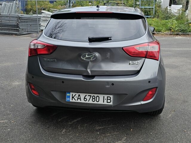Серый Хендай i30, объемом двигателя 1.6 л и пробегом 150 тыс. км за 5200 $, фото 6 на Automoto.ua