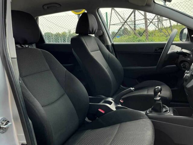 Серый Хендай i30, объемом двигателя 1.6 л и пробегом 245 тыс. км за 7500 $, фото 15 на Automoto.ua