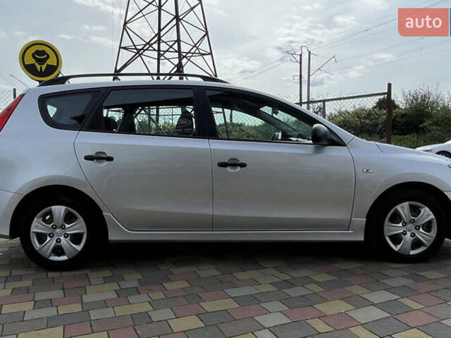 Сірий Хендай i30, об'ємом двигуна 1.58 л та пробігом 245 тис. км за 7500 $, фото 7 на Automoto.ua