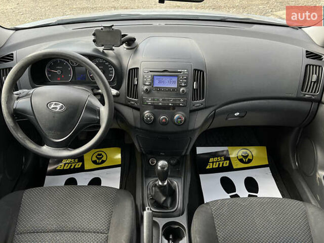 Сірий Хендай i30, об'ємом двигуна 1.58 л та пробігом 245 тис. км за 7500 $, фото 8 на Automoto.ua