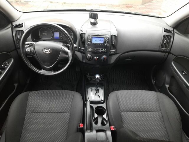 Сірий Хендай i30, об'ємом двигуна 1.6 л та пробігом 198 тис. км за 7500 $, фото 16 на Automoto.ua